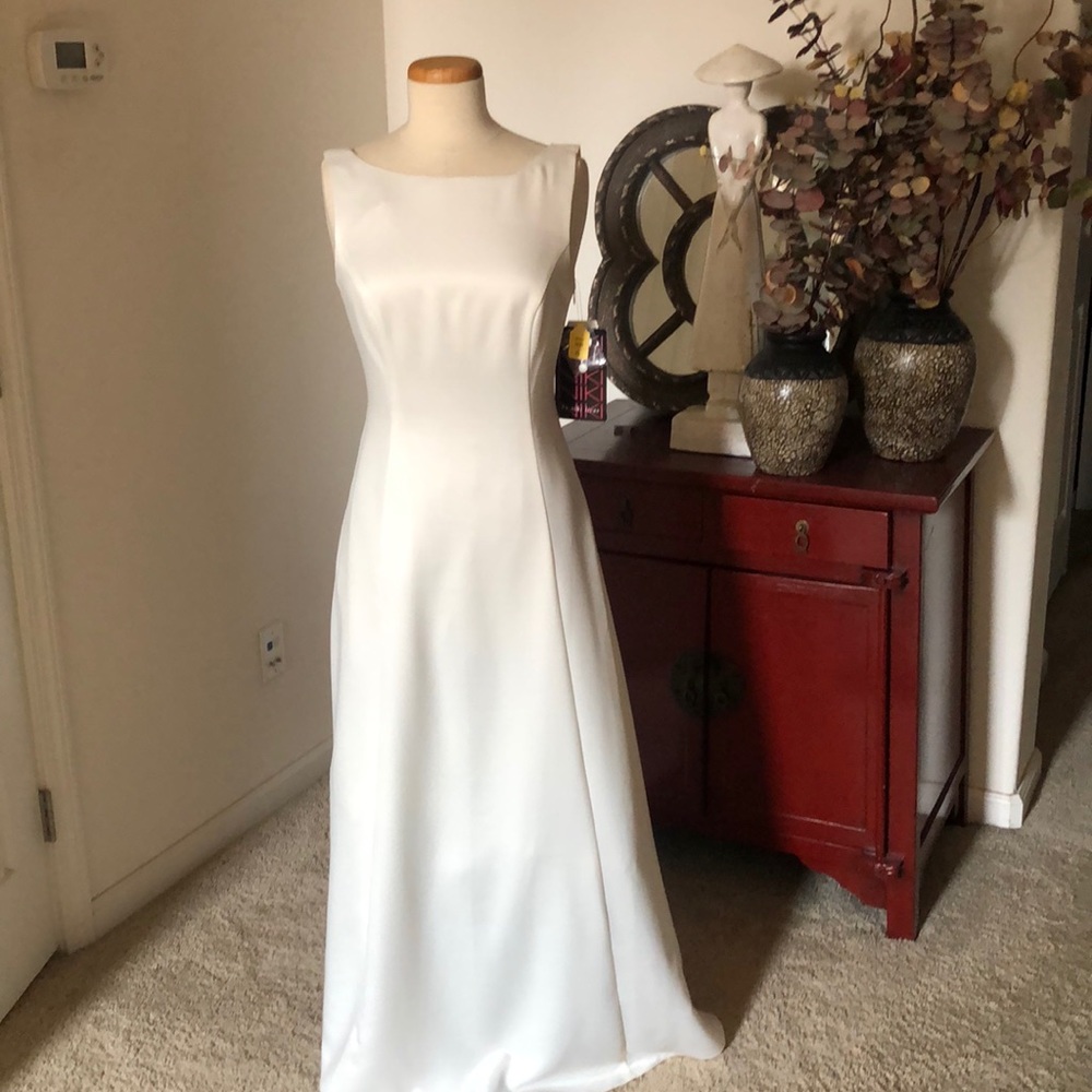 NWT - Beautiful cream formal dress